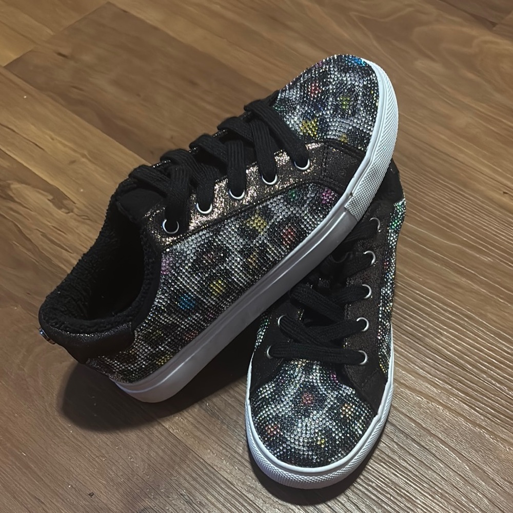 Steve Madden Black Sneakers with Classic Low-Top Design
